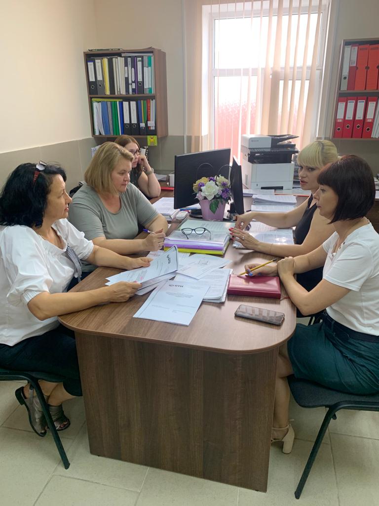В рамках проводимых мероприятий по инженерной защите объектов от подтопления и затопления на территории администрации МО Новокубанский район была проведена рабочая встреча с участием представителей Краевого БТИ