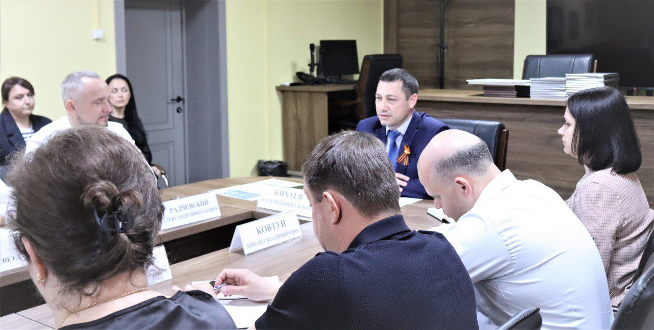 Работы по текущим договорам и контрактам, а также перспективные планы обсудили сегодня на планерке