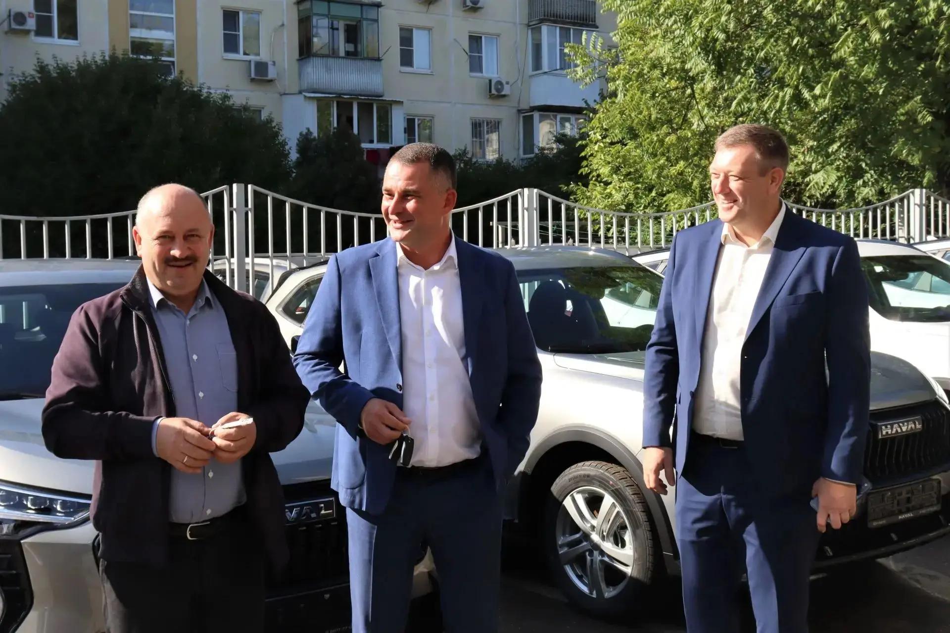 Новые автомобили передали в территориальные отделы