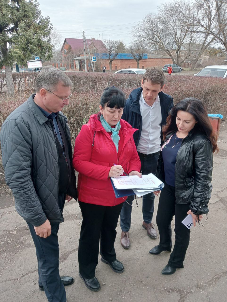В поселке Октябрьском Ейского района провели обследование социального объекта